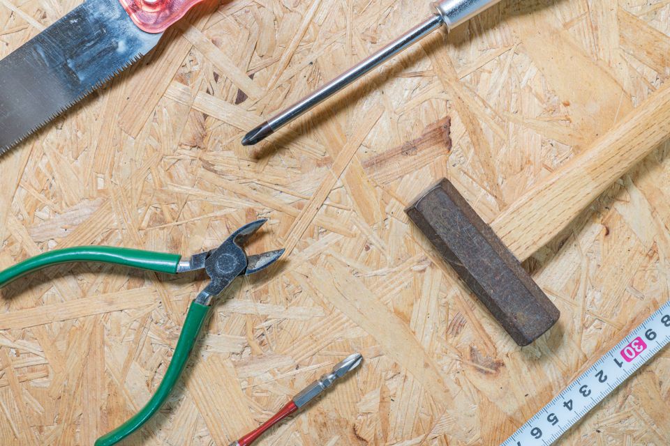 古くて傷だらけなのに高額査定？オフィス家具買取の裏側